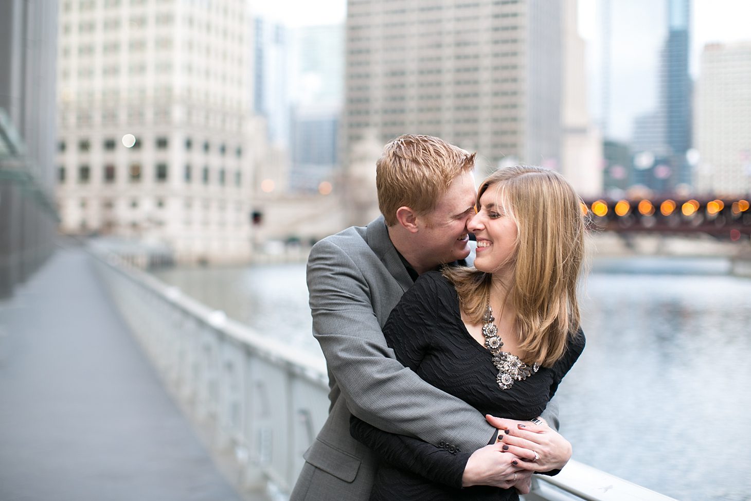 downtown-chicago-holiday-engagement_0002