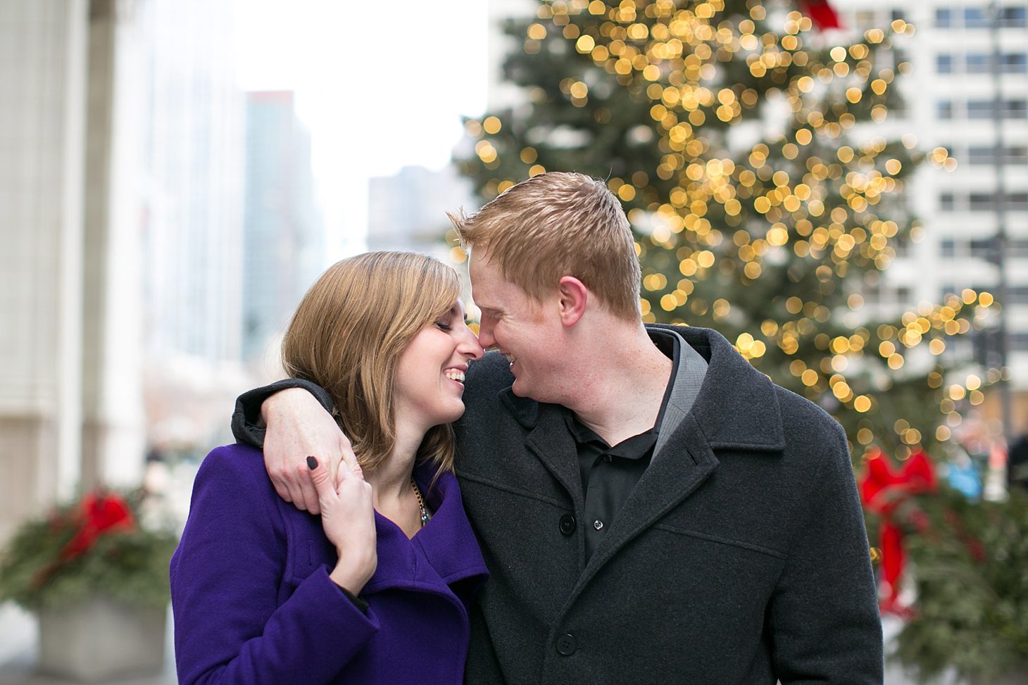 downtown-chicago-holiday-engagement_0009