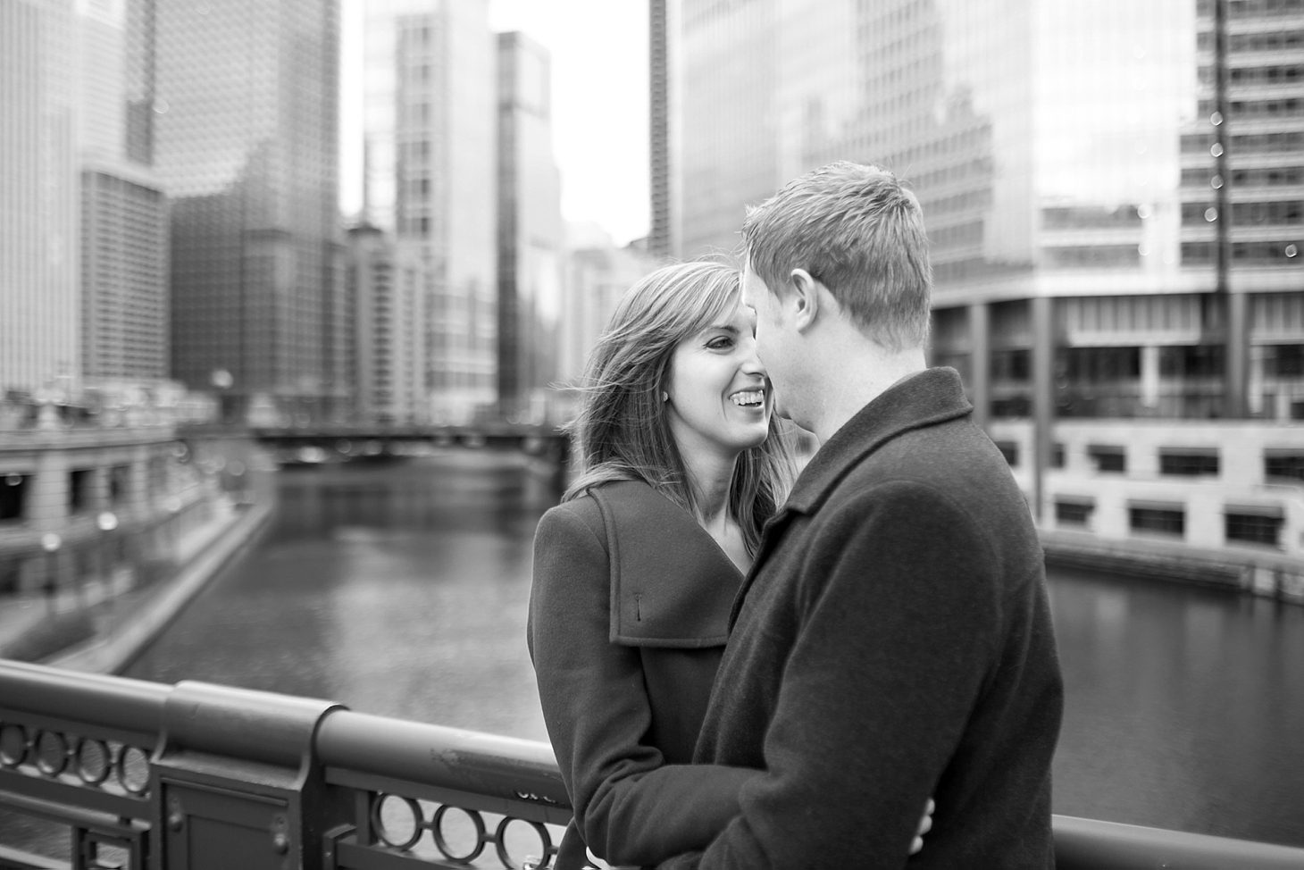 downtown-chicago-holiday-engagement_0011