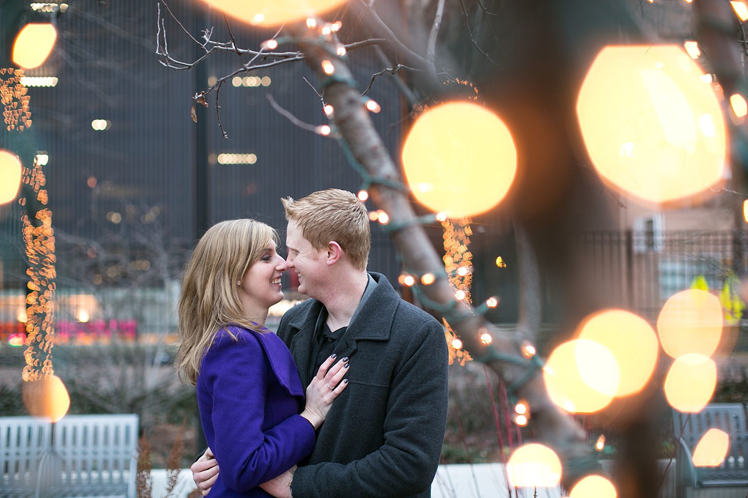 downtown-chicago-holiday-engagement_0016