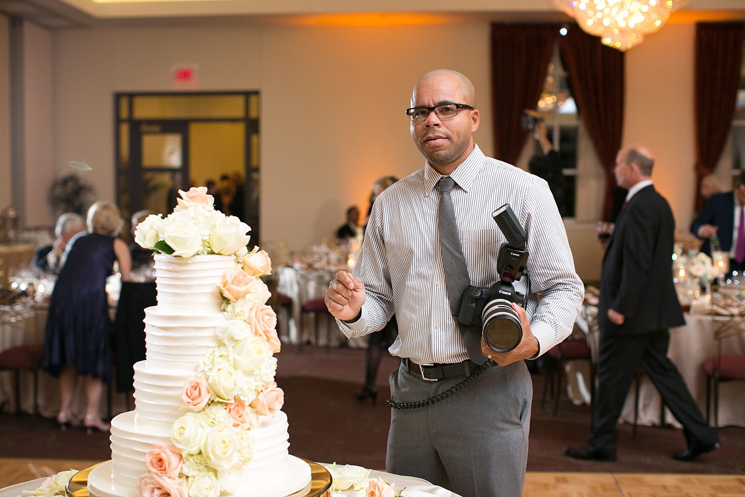 behind-the-scenes-wedding-photographers_0055