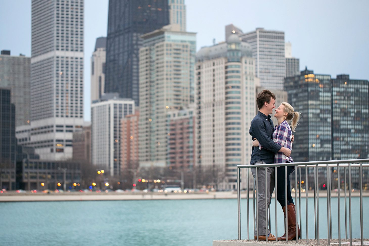 downtown-chicago-engagement-photos_0017