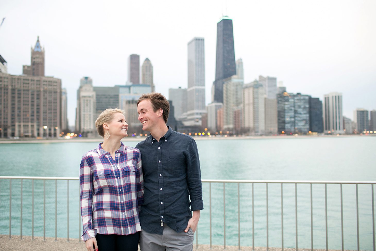 downtown-chicago-engagement-photos_0018