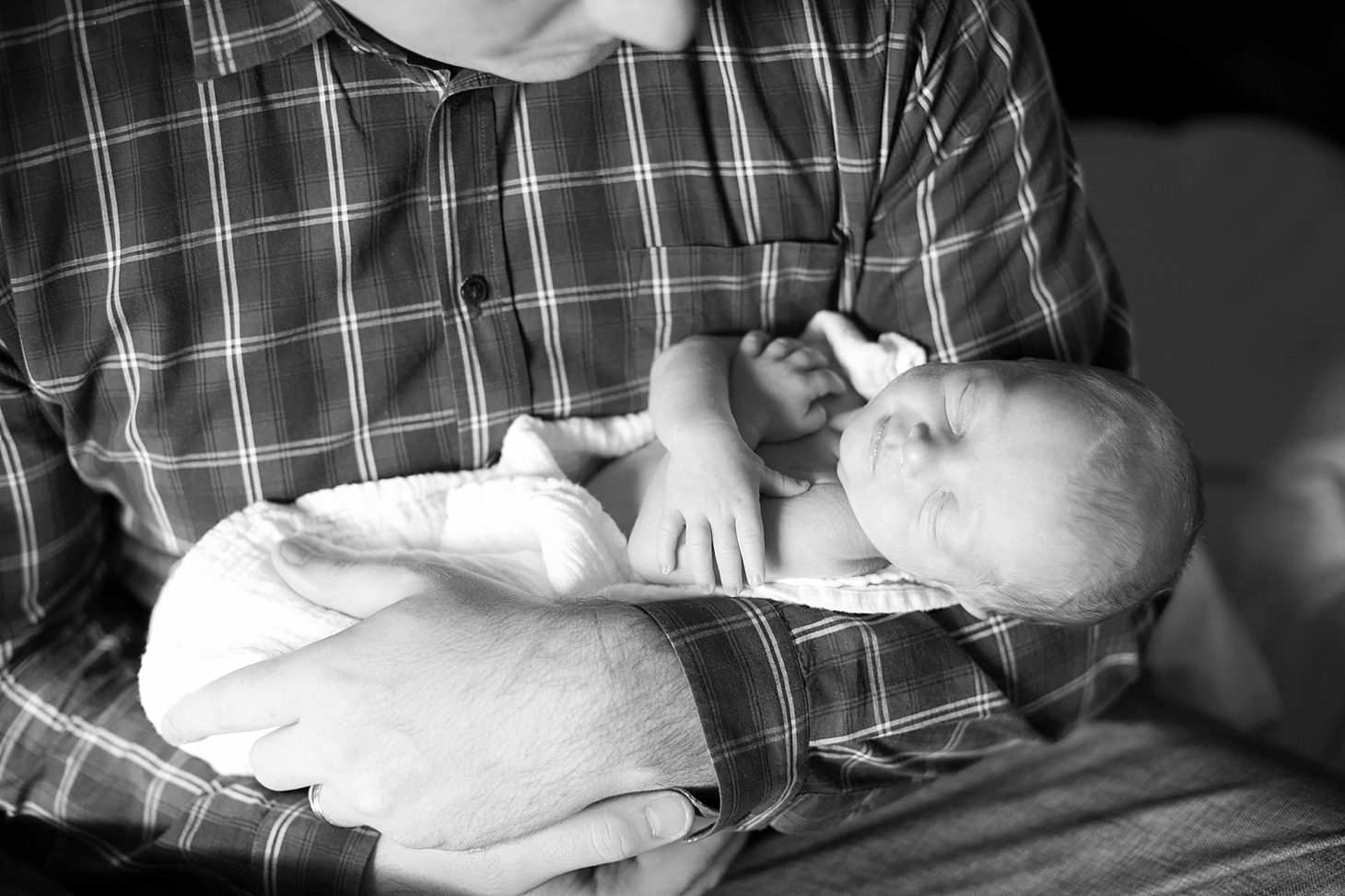 Lifestyle At Home Chicago Newborn Photos by Christy Tyler Photography_0002