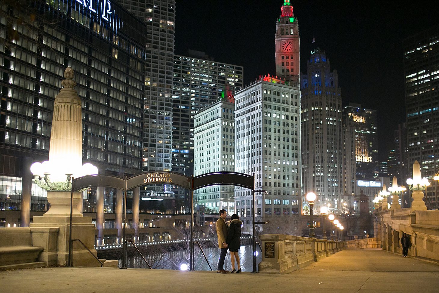 Chicago Downtown Riverwalk Proposal Photos by Christy Tyler Photography_0002