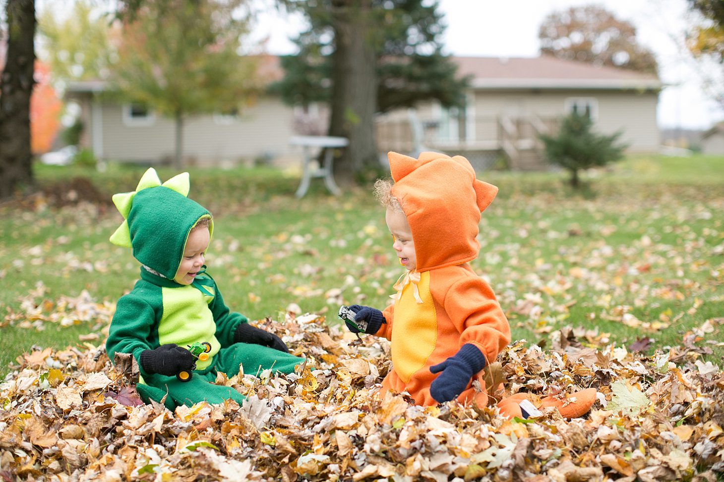 Twin homemade halloween costumes by Christy Tyler Photography_0007
