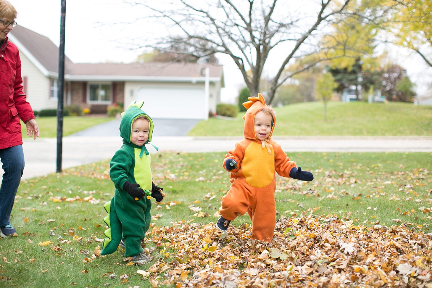 Twin homemade halloween costumes by Christy Tyler Photography_0009