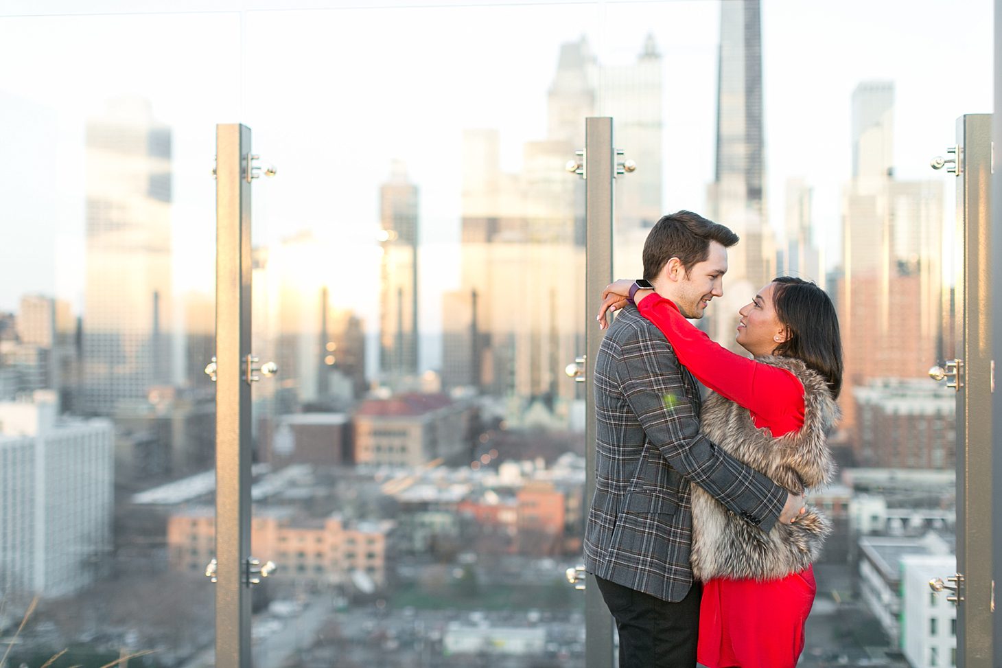 Riverwalk and Rooftop Chicago Engagement_0014