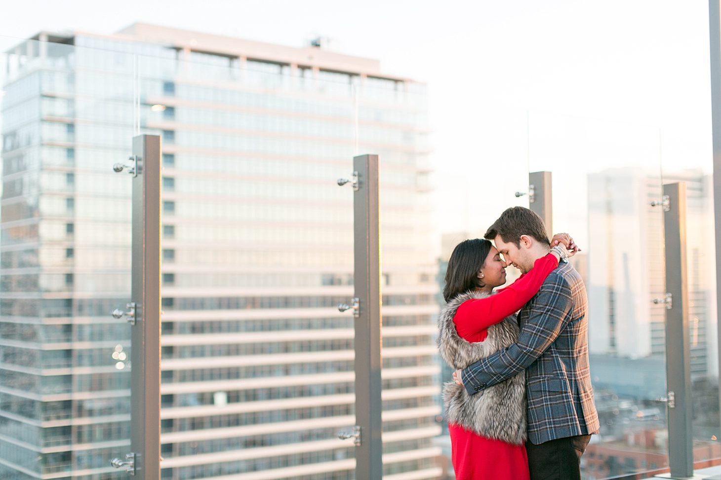 Riverwalk and Rooftop Chicago Engagement_0017