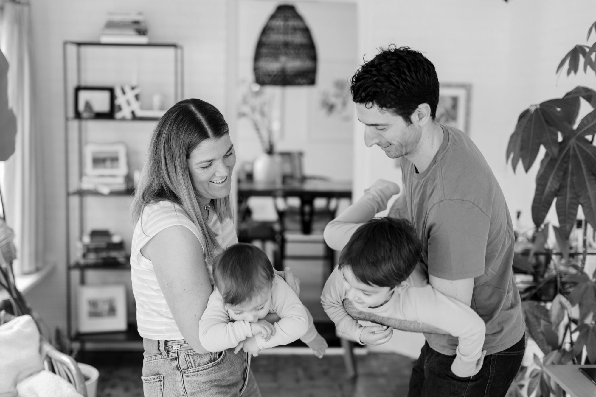 the mom and dad each held a child during the Chicago family photo session