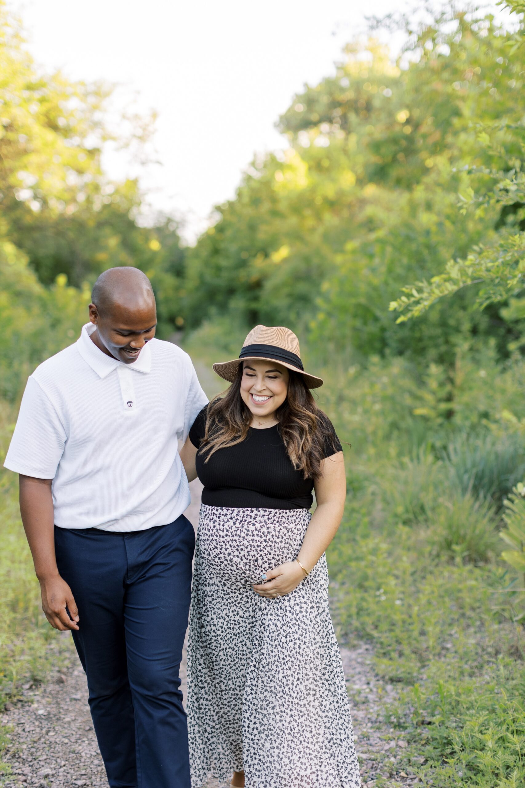 maternity photoshoot in Chicago park