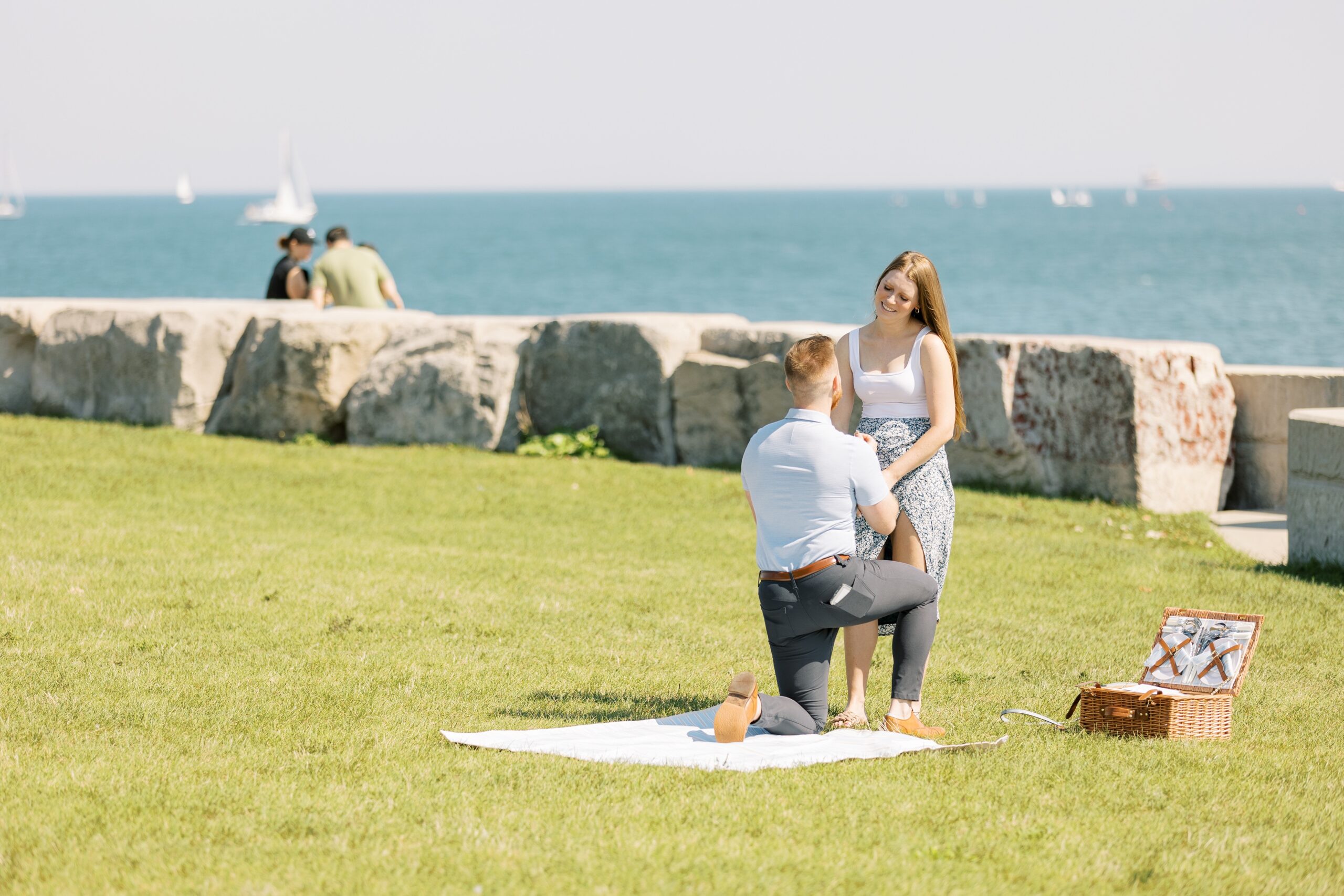 man and woman have Chicago lakefront proposal