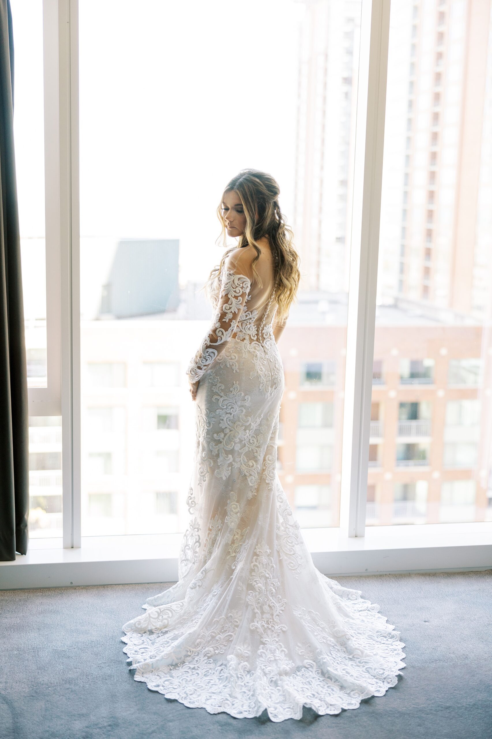 Bride got ready for the wedding at a Chicago hotel