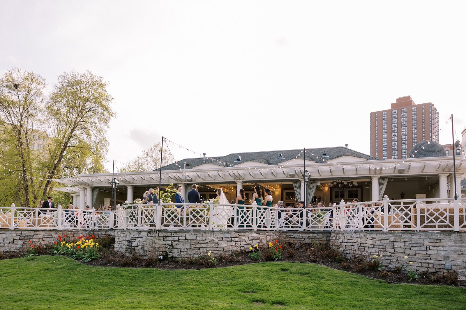 Outdoor wedding ceremony at Saddle & Cycle Club